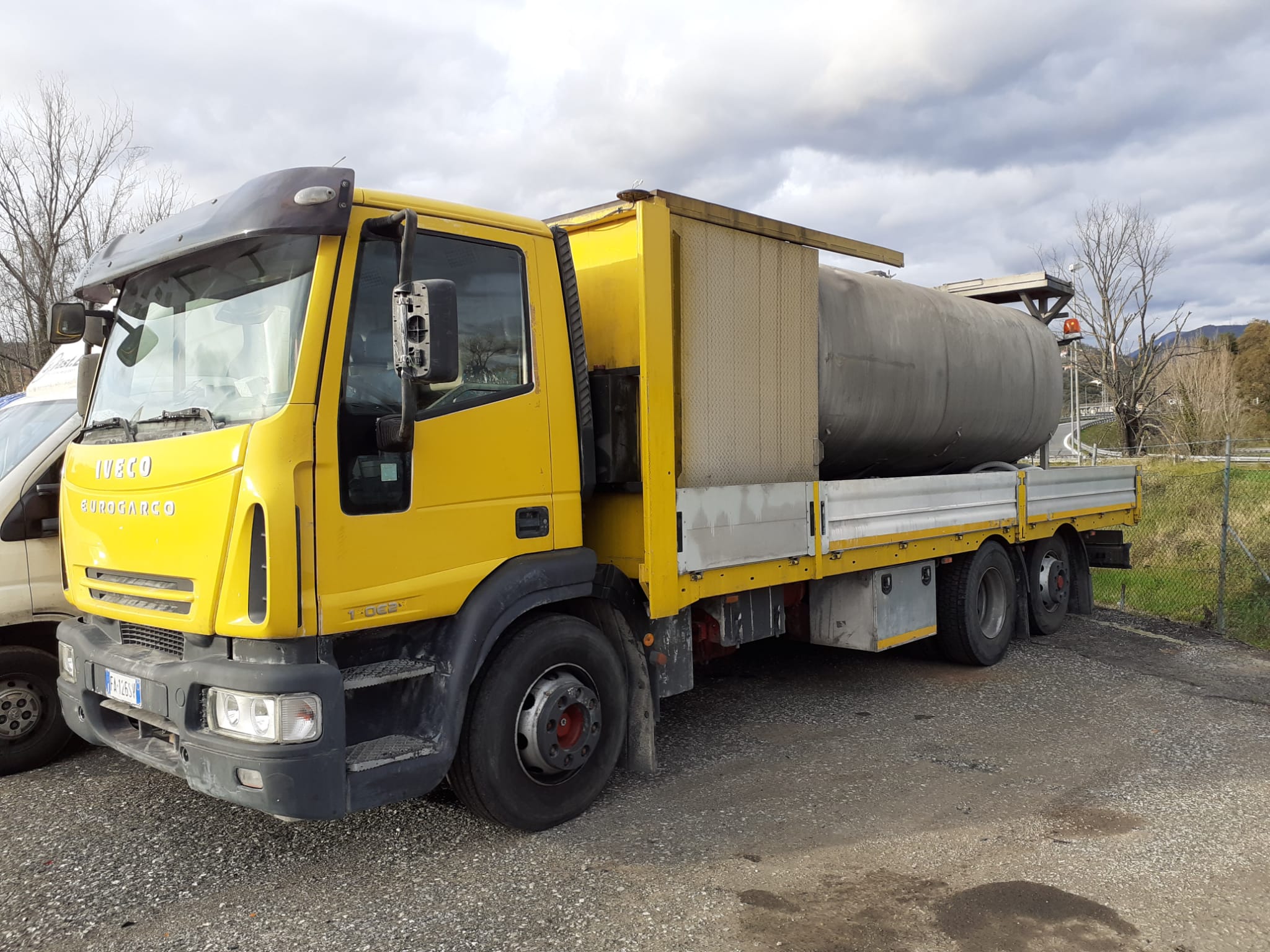 camion cisterna per approvvigionamento acqua