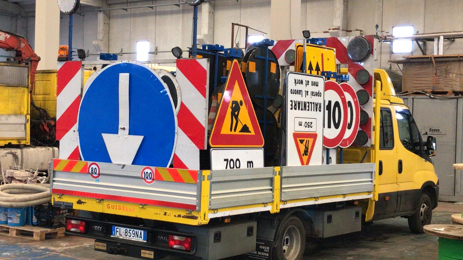autocarri leggeri per la posa di cantieri stradali autocarri leggeri per la posa di cantieri stradali