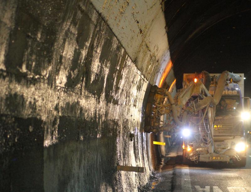 Idroscarifica superfici in galleria e successiva riverniciatura Idroscarifica superfici in galleria e successiva riverniciatura